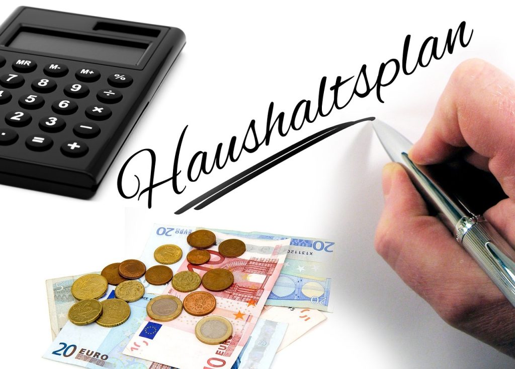 family household income comparison infographic