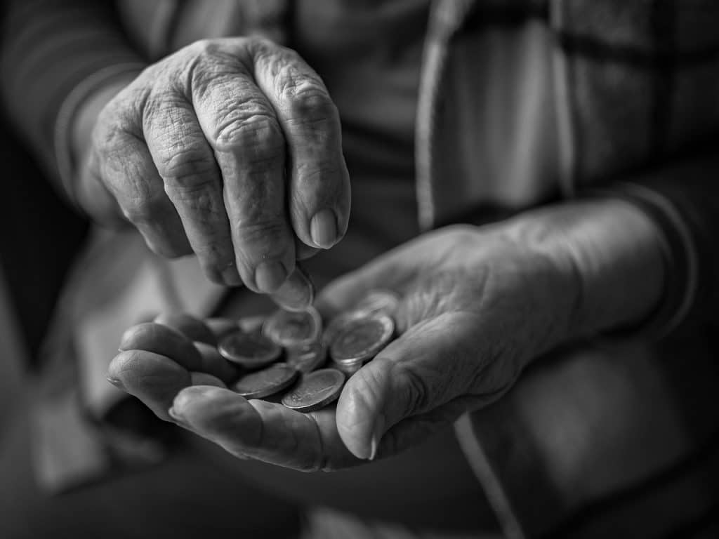 Korean couple reviewing national pension and basic pension comparison chart